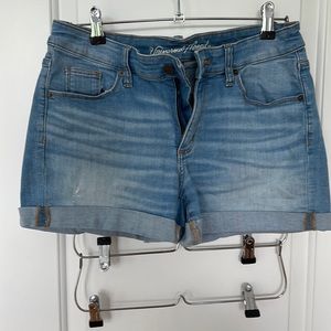 Light wash jean shorts, size 8/29